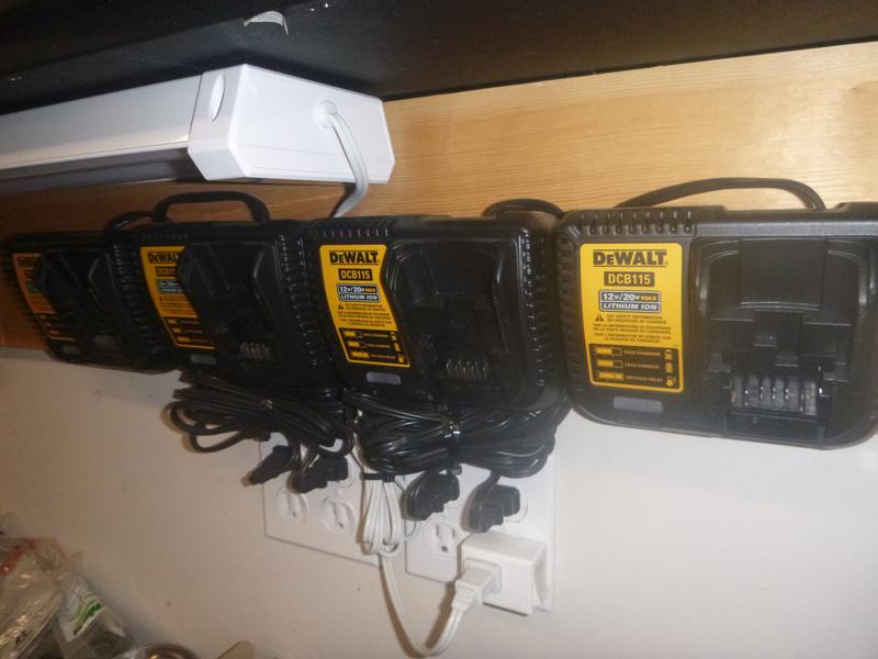 DeWalt DCB115 12V MAX-20V MAX Charger 12PO & DCB203 & DCB205G 20V Battery  Packs