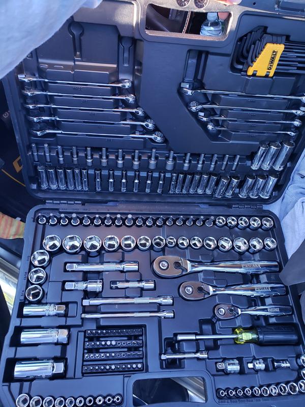 Dewalt 205 mechanics tool outlet set