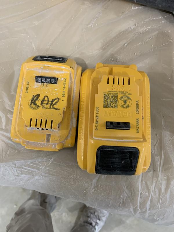 DEWALT 20V MAX* Batteries, Compact, 4.0-Ah, 2-Pack (DCB240-2)