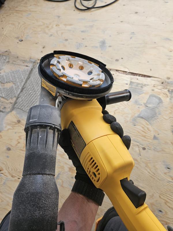 DW831 with shroud, cup and hose adapter