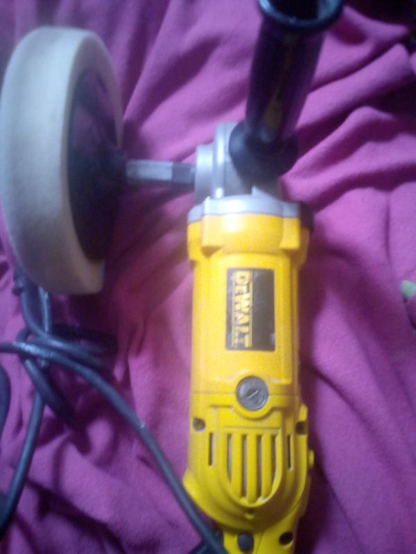 DEWALT Buffer Polisher, 7”-9”, 12 amp, Variable Speed Dial 0-3,500 RPM's,  Corded (DWP849X) Yellow, Large