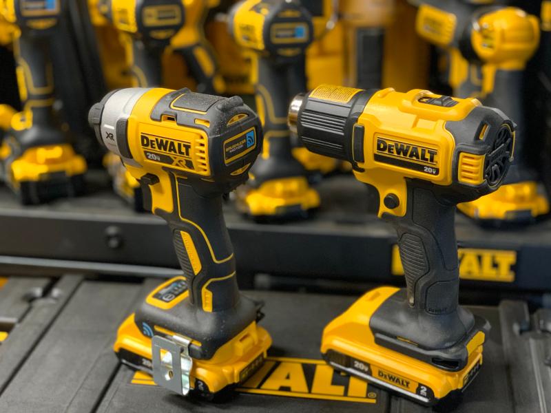 DEWALT 20V MAX Cordless Compact Heat Gun with Flat and Hook Nozzle