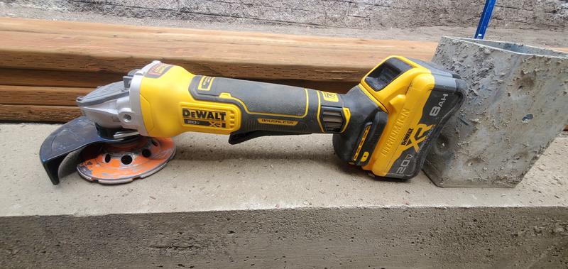20V MAX XR Brushless Cordless 4 1 2 in. 5 in. Angle Grinder Kit with XR POWERPACK DEWALT