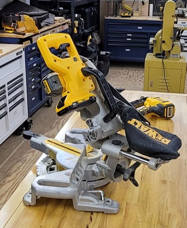 Dcb240 dewalt hot sale