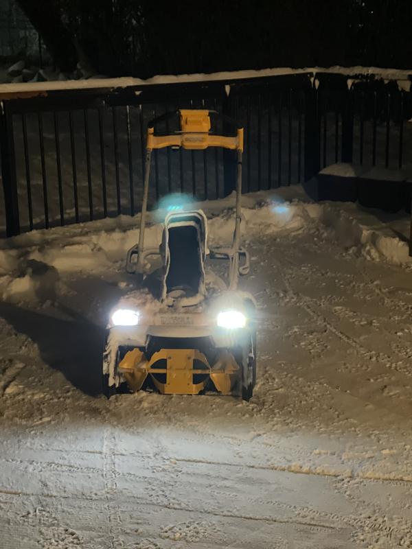 Ahead of the Winter Season, DEWALT® Enters the Snow Category with Its First Snow  Blower, the 21 In. 60V MAX* Single-Stage Snow Blower