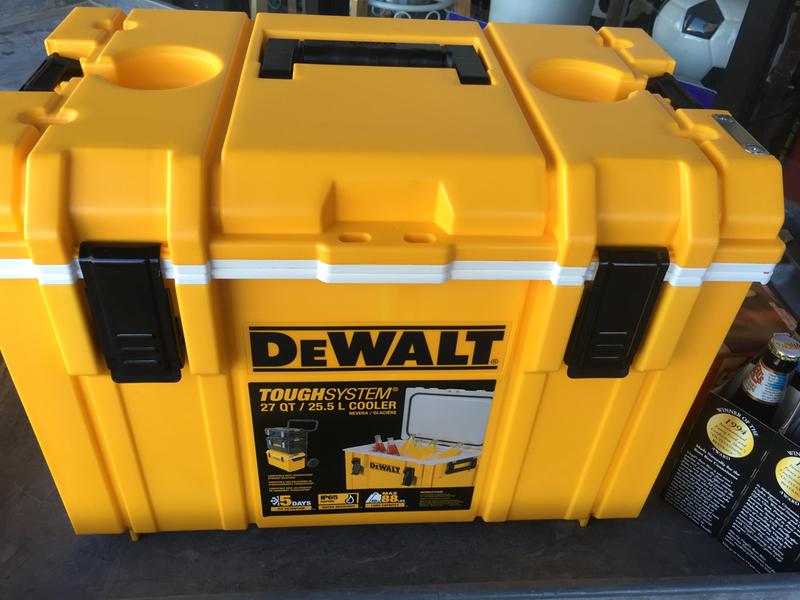 ToughSystem® Cooler | DEWALT