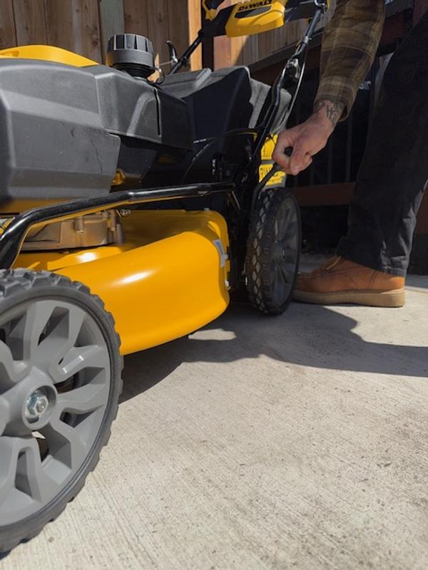 Easy cutting height adjustment