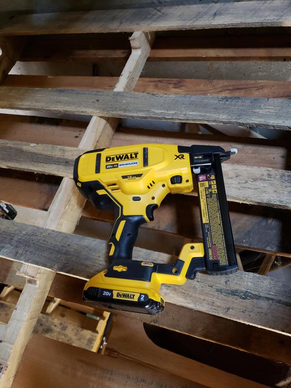 20V MAX XR 18 GA Cordless Narrow Crown Stapler Kit DEWALT