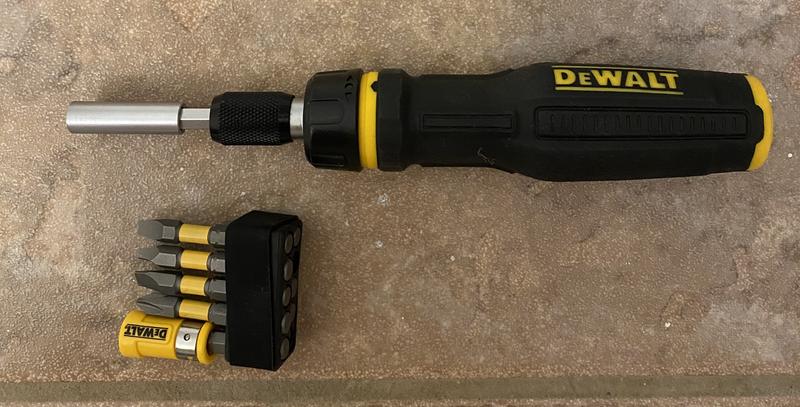 KIT DESTORNILLADOR RATCHET MULTI PUNTAS DWHT66567 DEWALT