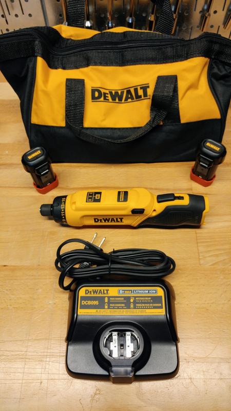 DEWALT Cargador de batería DCB095 8V MAX