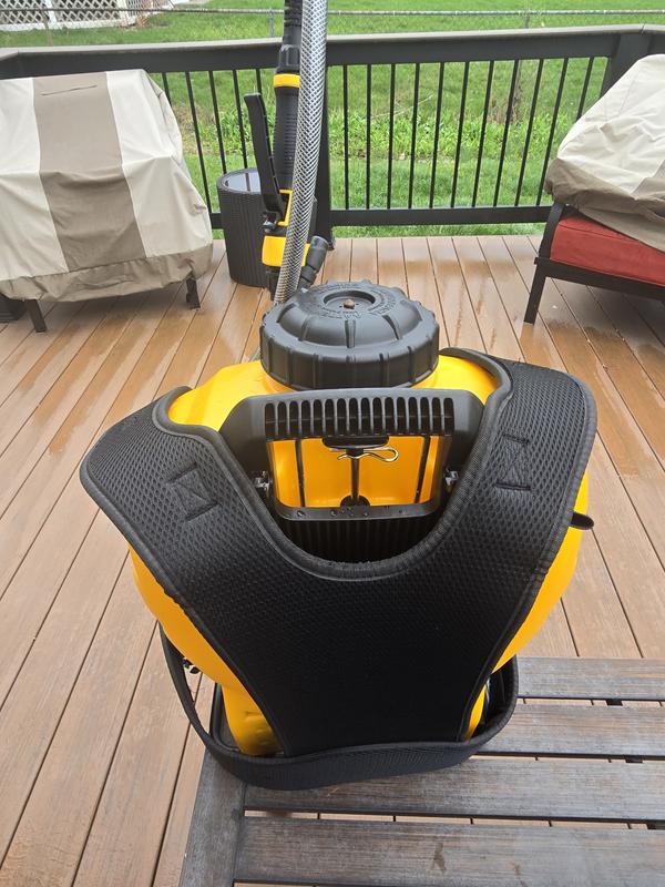 4 Gal. Internal Piston Pump Backpack Sprayer | DEWALT