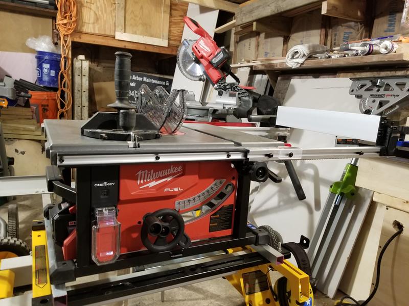 Rolling table saw stand DEWALT