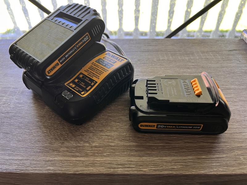 20V MAX* 1.5Ah Compact Battery | DEWALT