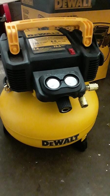 Heavy Duty Pancake Compressor 165 PSI DEWALT