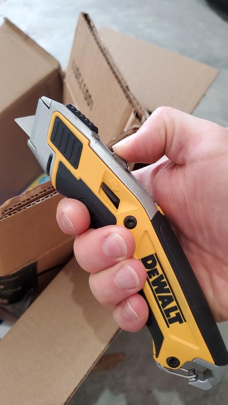 Blade extension/retraction is super smooth