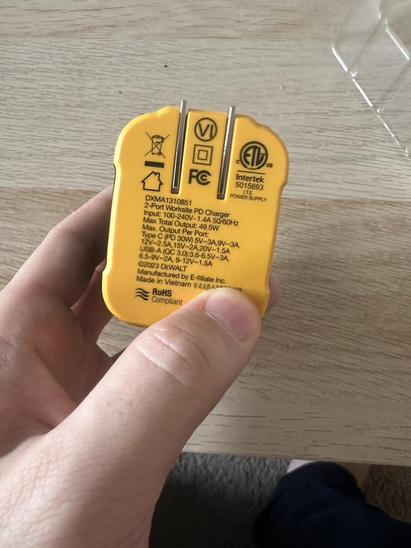 49.5 W 2-Port Worksite USB PD Charger | DEWALT