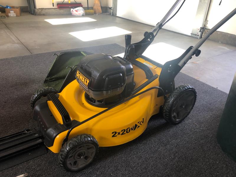 Lowes dewalt on sale lawn mower