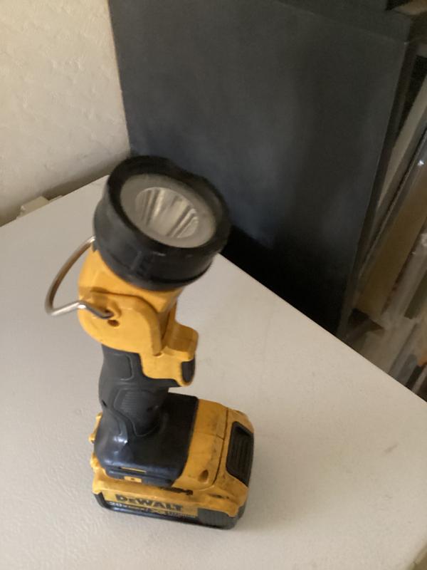 Lampe à LED DEWALT DCL040 XR 18V (machine nue)