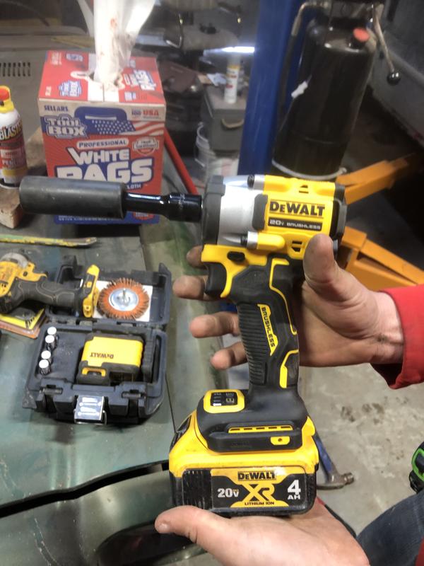 DEWALT ATOMIC 20V MAX Cordless Brushless 1/2 in. Variable Speed Impact  Wrench (Tool Only) DCF921B - The Home Depot