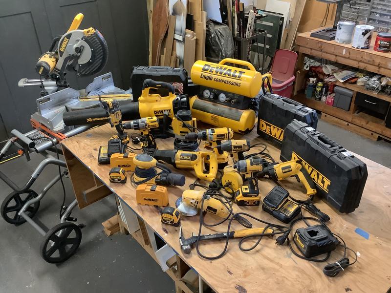 20V MAX XR Brushless Compact Drill Driver Kit DEWALT