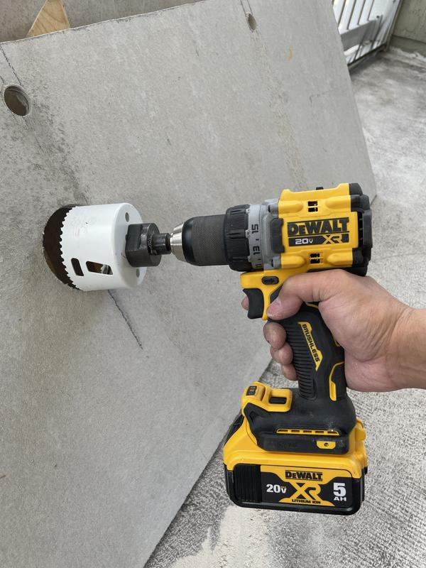 TALADRO ATORNILLADOR 20V MAX + 2 BAT 5AH DEWALT DCD991P2