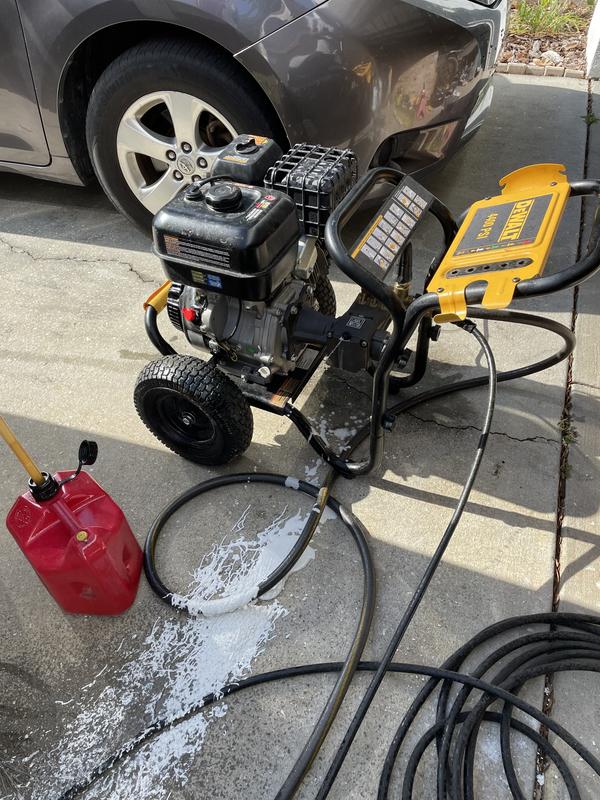 Dewalt 4400 psi at 4.0 gpm gas pressure washer deals powered by honda with aaa triplex pump california compliant dxpw4400