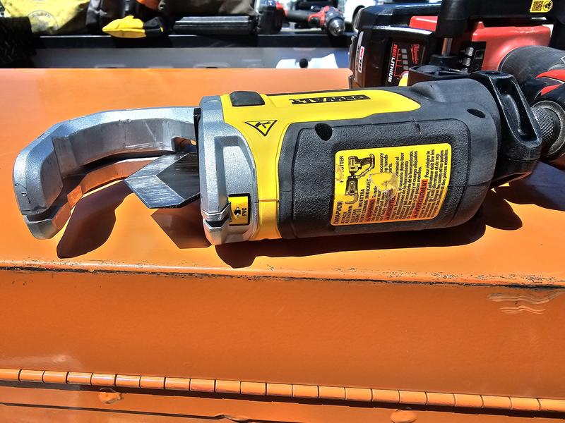 Accessoire Coupe-tube PVC/PEX Dewalt DWAPVCIR - Pour Perceuse à Chocs - Max 2"