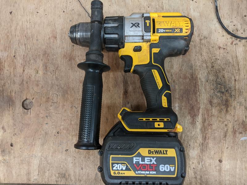 20V MAX* Hammer Drill and Impact Driver Combo Kit with FLEXVOLT