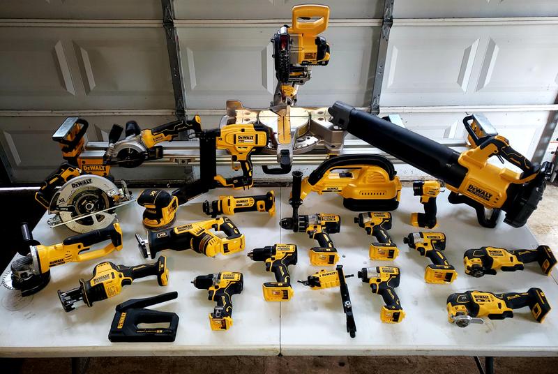 DEWALT 20V MAX XR Lithium-Ion 18-Gauge Cordless Brad Nailer Kit for Sale in  Gardena, CA - OfferUp