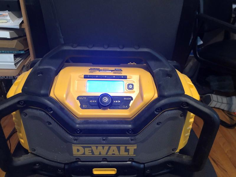 ② Radio dewalt 18v chargeur Bluetooth — Outillage