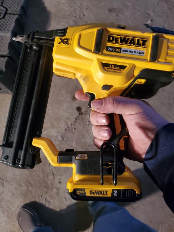 Dewalt DC608 18V Cordless 18GA. Brad Nailer w/ Battery (Excellent Working)  ,Case