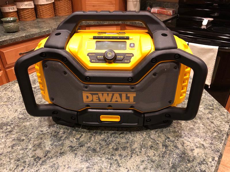 Bluetooth Charger Radio DEWALT