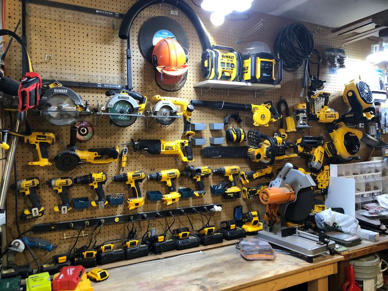 Dewalt power discount detect circular saw