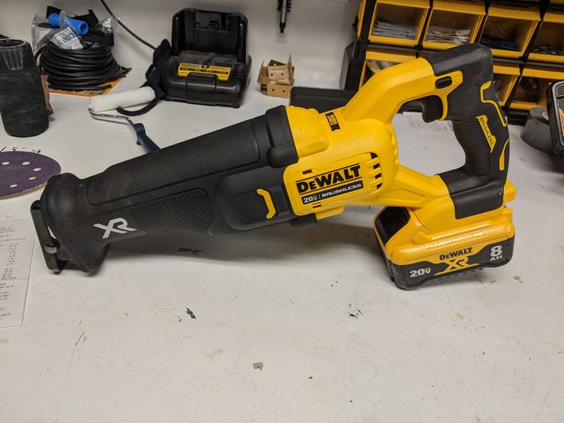 Dewalt dcs368w1 20v max power detect xr brushless reciprocating saw kit hot sale