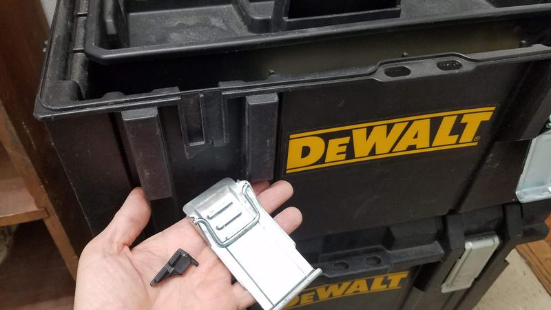 Caja de Herramientas Impermeable DeWalt DWST08203