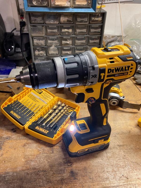 20V MAX* XR® 3-Speed 1/4 in. Impact Driver with DEWALT POWERSTACK