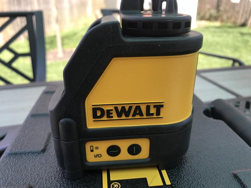 Niveau laser vert à ligne croisée autonivelant de gamme Dewalt 165 'DW088CG  NOUVEAU