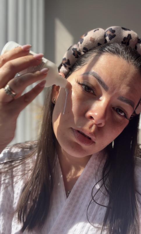 Customer photo for "Hydrated and luminous skin"