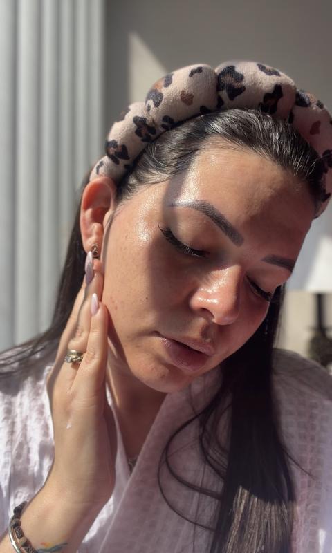 Customer photo for "Hydrated and luminous skin"