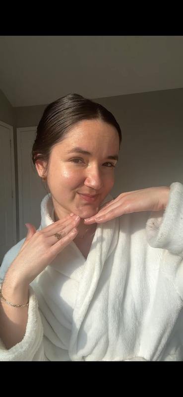 Customer photo for "Lightweight and deeply hydrating!"