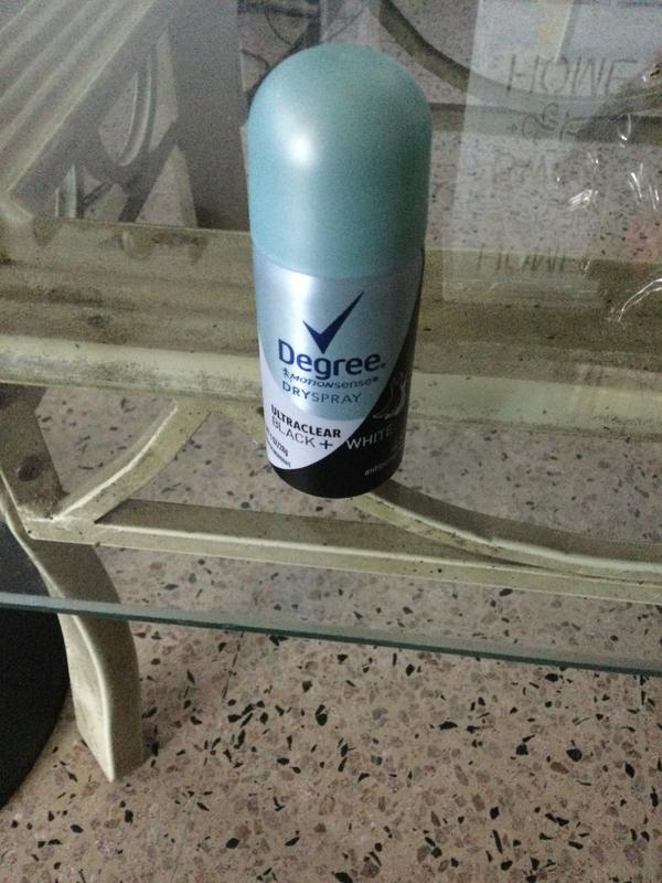 UltraClear Black+White Fresh Dry Spray Antiperspirant Deodorant