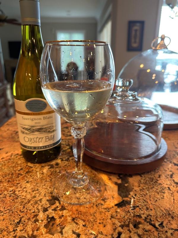 Oyster Bay Sauvignon Blanc White Wine New Zealand, 750 ml