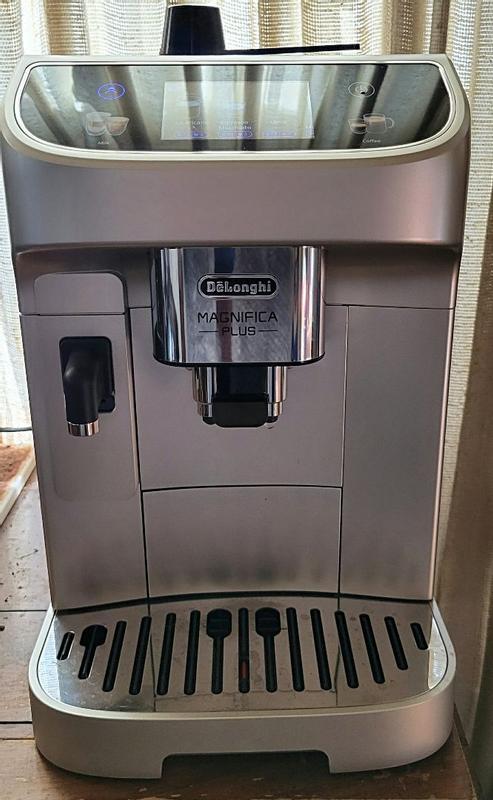 De'Longhi Magnifica Plus Fully Automatic Espresso Machine