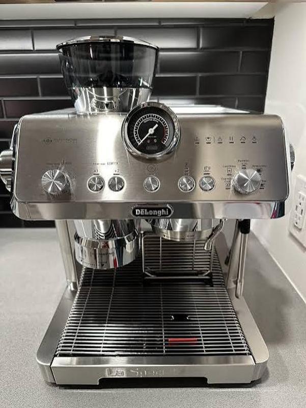 Customer carousel item 6.