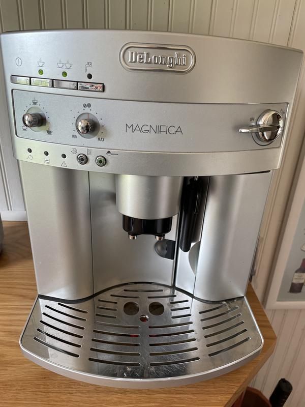 De'Longhi ESAM3300 Magnifica Super Automatic Espresso