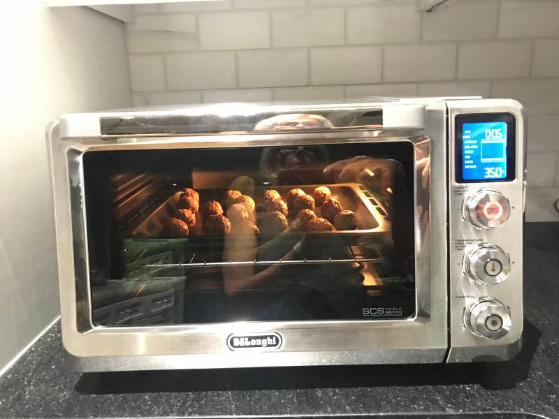 Delonghi EO241150M Livenza Stainless Steel Digital Convection Oven