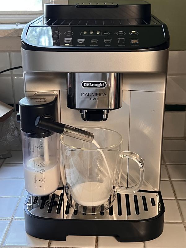 De'Longhi Magnifica Evo with LatteCrema Automatic Coffee and Espresso  Machine + Reviews