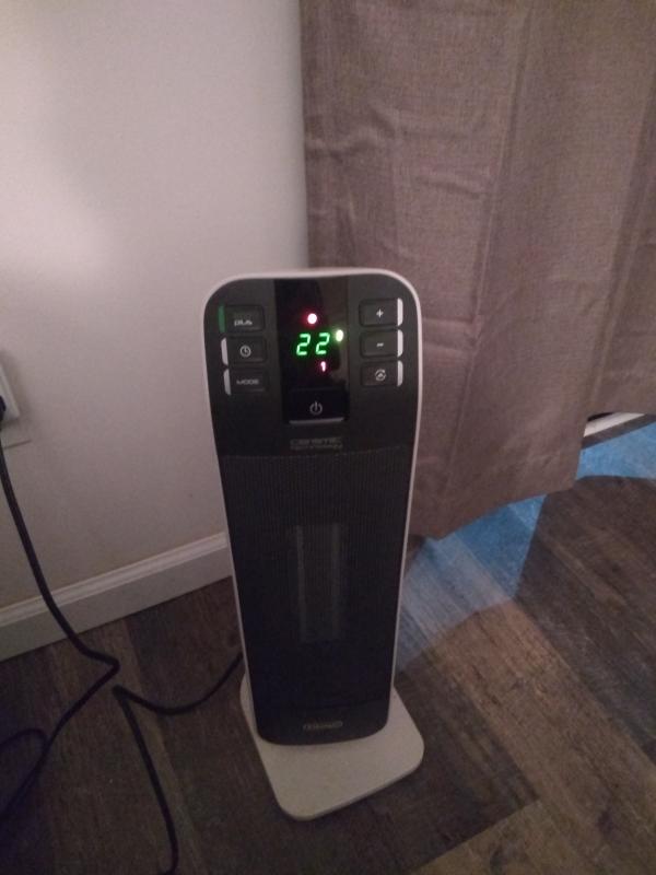 Ceramic Digital Tower Heater | De'Longhi