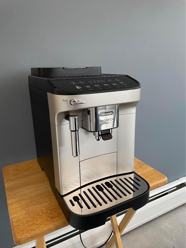 Delonghi Magnifica EVO Espresso Classic Machine (ECAM29043SB