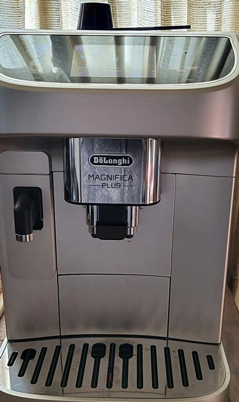 Magnifica Plus Espresso Machine | De'Longhi